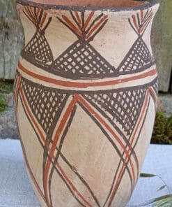 Pot pour les fleurs, à ustensiles aux motifs ethniques