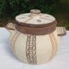 Belle et élégante marmite aux motifs ethniques