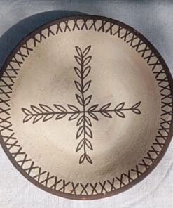 Très gracieux plat creux au décor floral léger et délicat