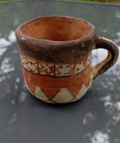 Unique jolie petite tasse au décor riche et innovant