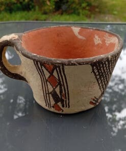 Joli tasse au décor traditionnel géométrique